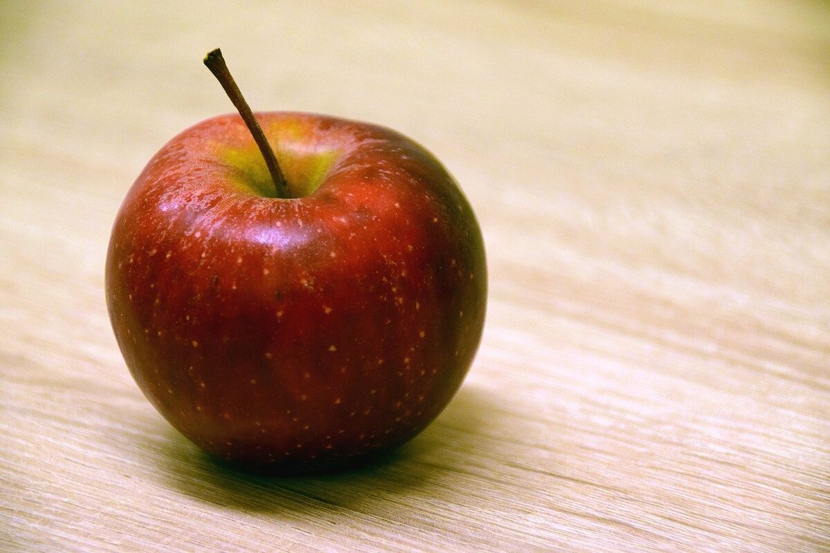Яблоки: польза и вред для организма, калорийность, полезные свойства