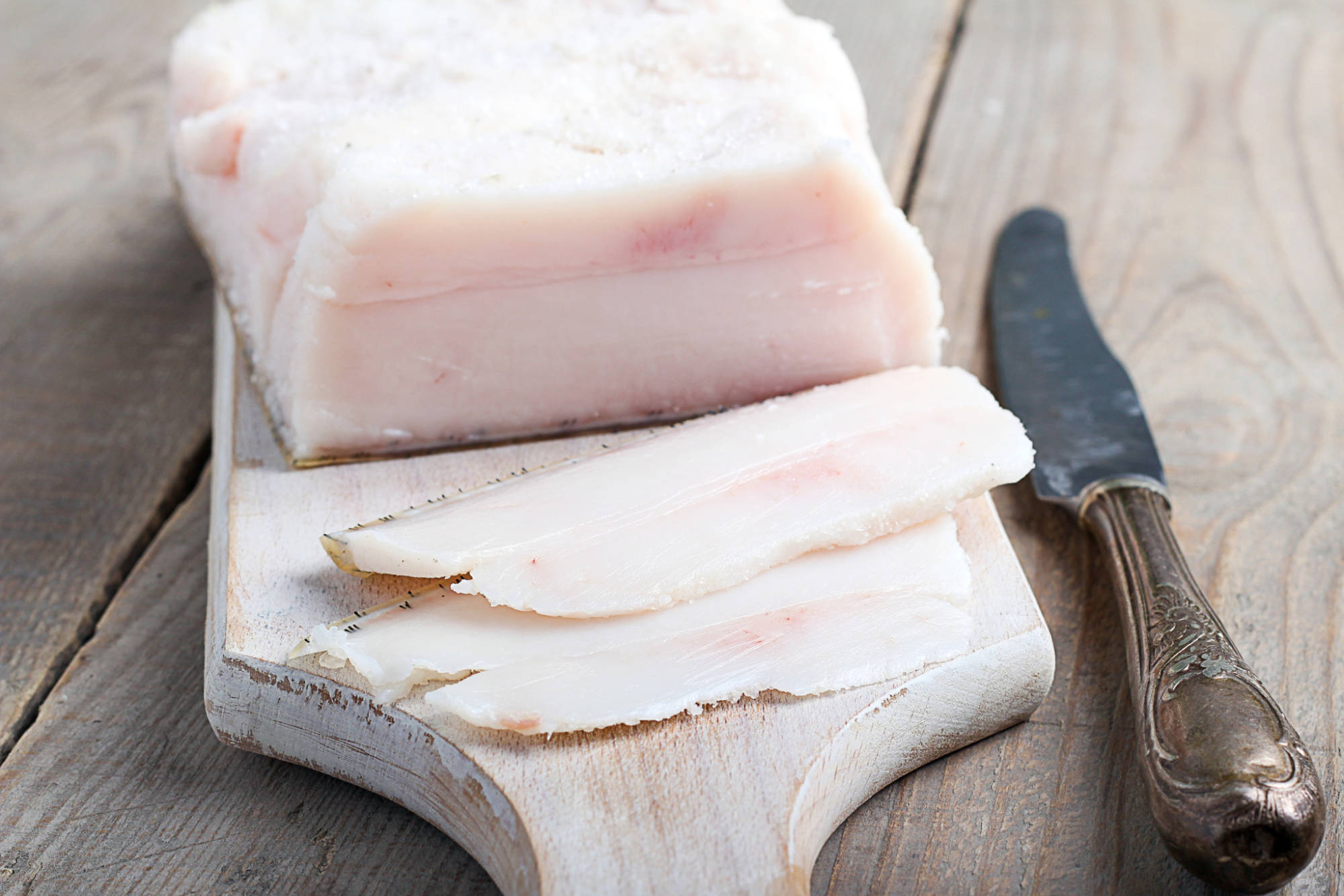 Сало свиное: состав, калорийность, польза и вред для здоровья