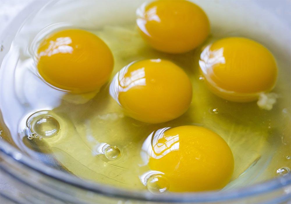 Куриное яйцо: калорийность, польза и вред, пищевая ценность, витамины