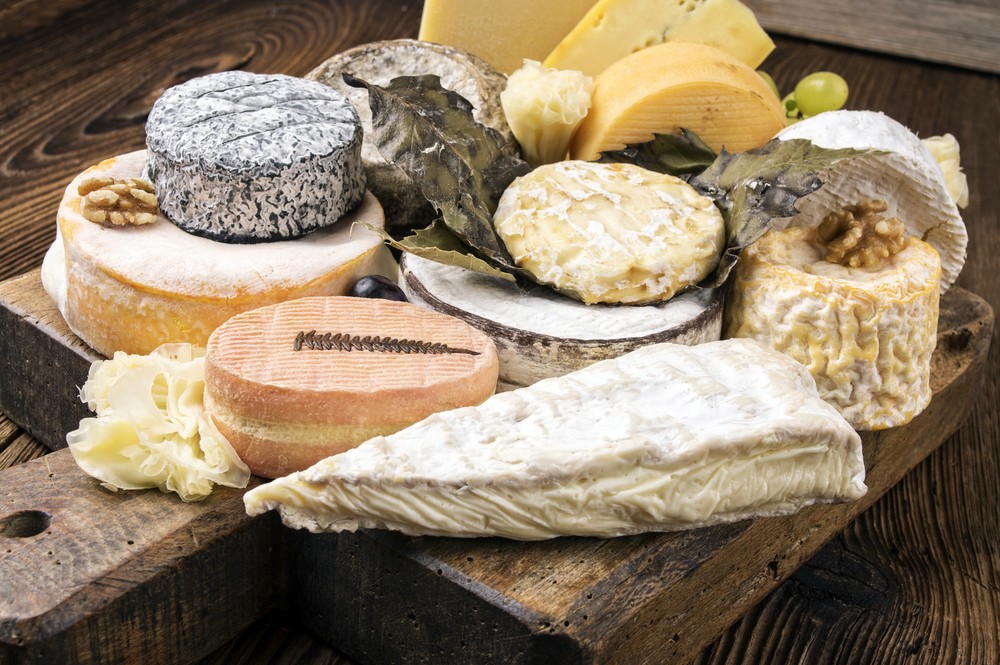 Сыр с плесенью: польза и вред, 10 полезных свойств и противопоказания