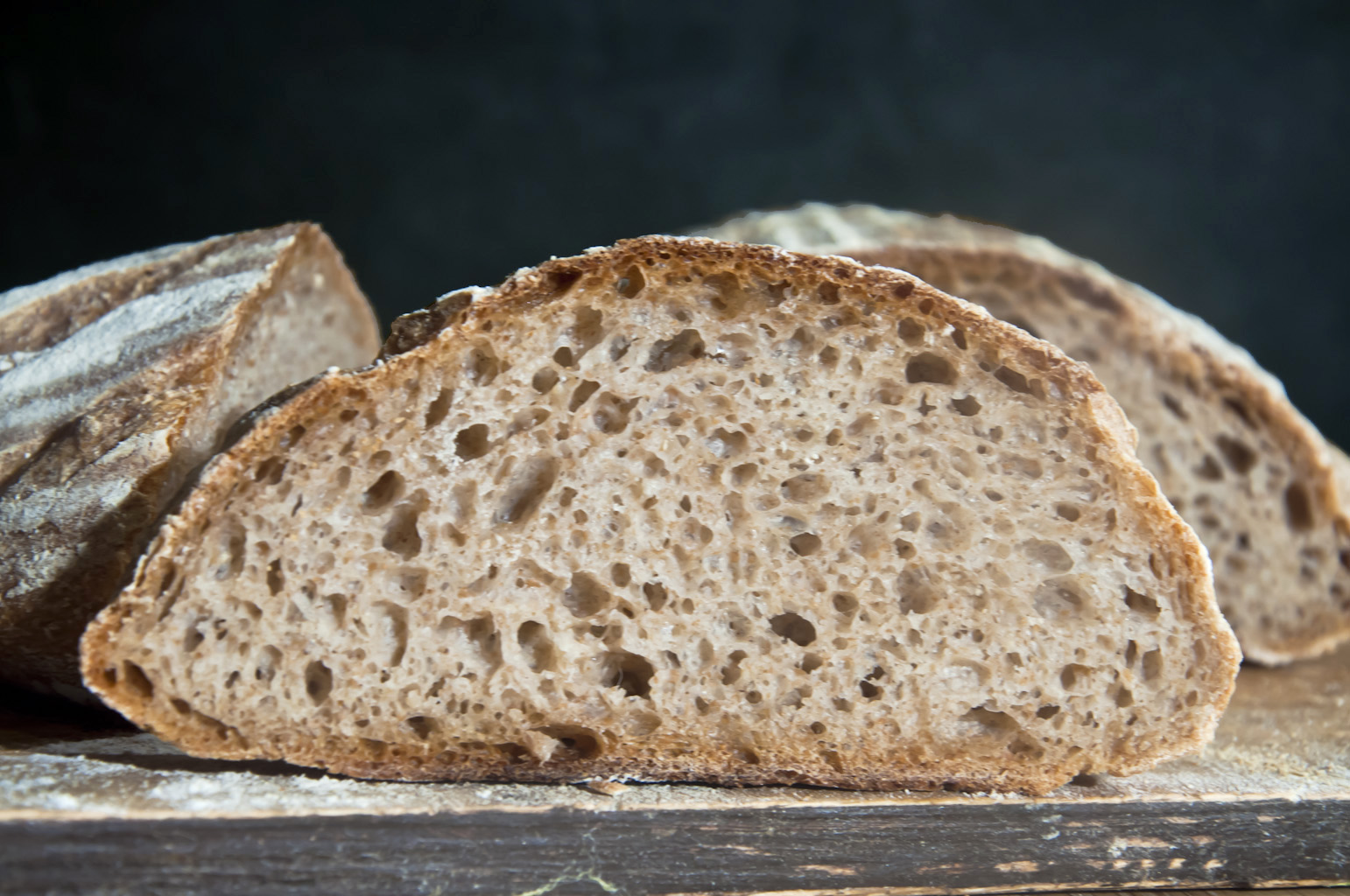 Какой хлеб полезнее черный или белый? | польза и вред