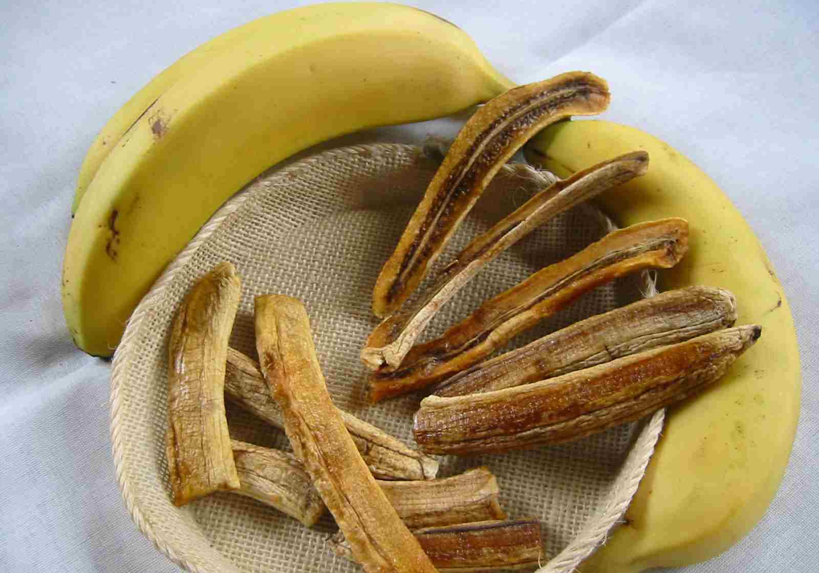 Калорийность сушеных бананов, польза и вред банановых чипсов