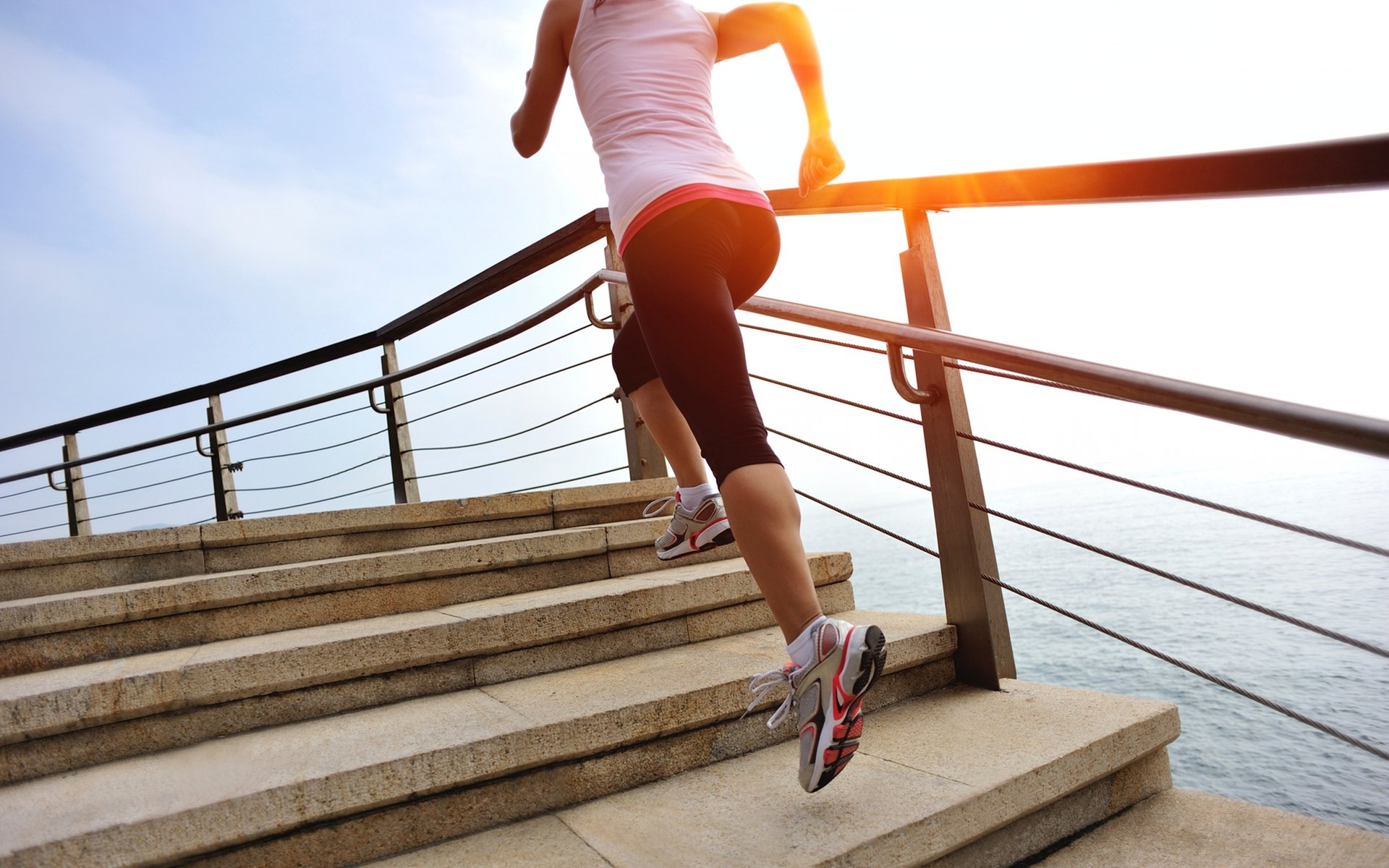Ходьба по лестнице для похудения: отзывы и результаты о подъеме, упражнения и тренировки, а также все о беге в подъезде по ступенькам