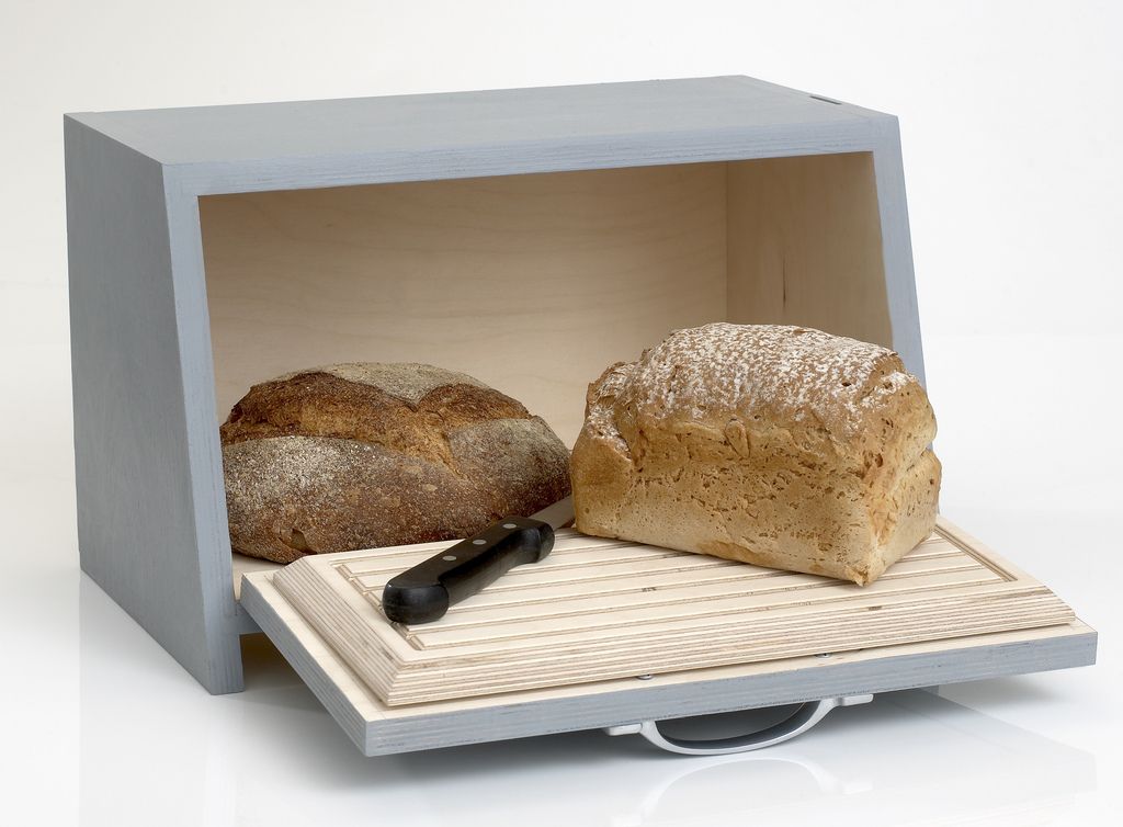 Для хранения подходит только свежий черный хлеб Если он был куплен черствым или с первыми признаками испорченности, то плесень на нем появится довольно быстро, а вернуть традиционный вкус не получится