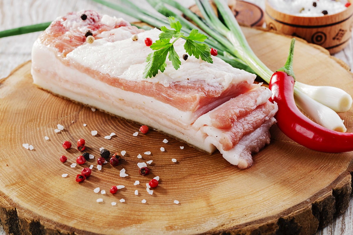 Свиное сало: состав, калорийность, польза и вред