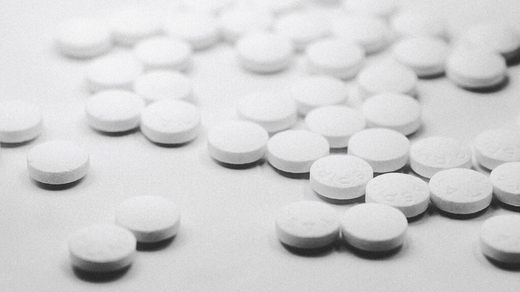 Ежедневный прием аспирина: преимущества и риски