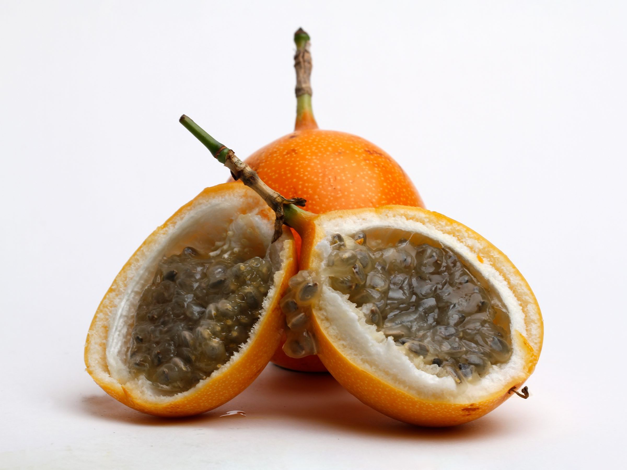 Гранадилла - полезные свойства экзотического фрукта, его фото