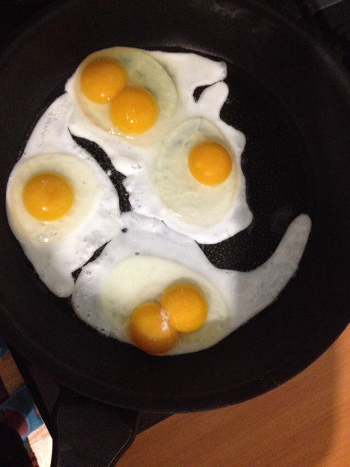 Какой рецепт яичницы выбрать? 8 самых простых способов вкусно пожарить яйца на сковороде