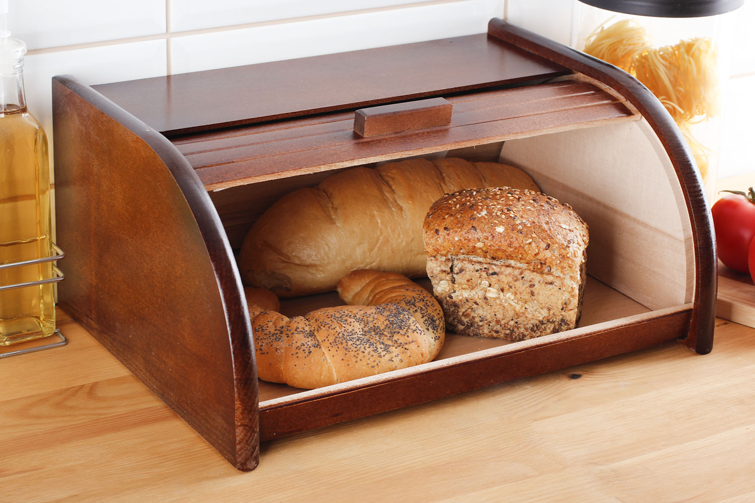 Срок годности хлеба: можно ли хранить в холодильнике, как правильно и почему?