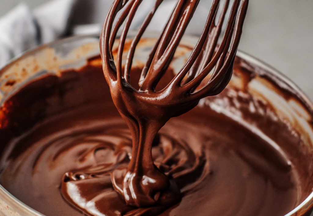 Белый шоколад: из чего и как делают, состав, польза и вред, калорийность