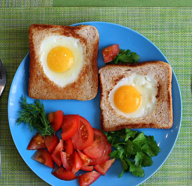 Как приготовить омлет из яиц: простые и вкусные рецепты с фото приготовления завтрака – рецепты с фото