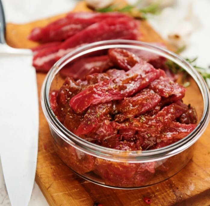 Как вкусно замариновать мясо для запекания в духовке свинину