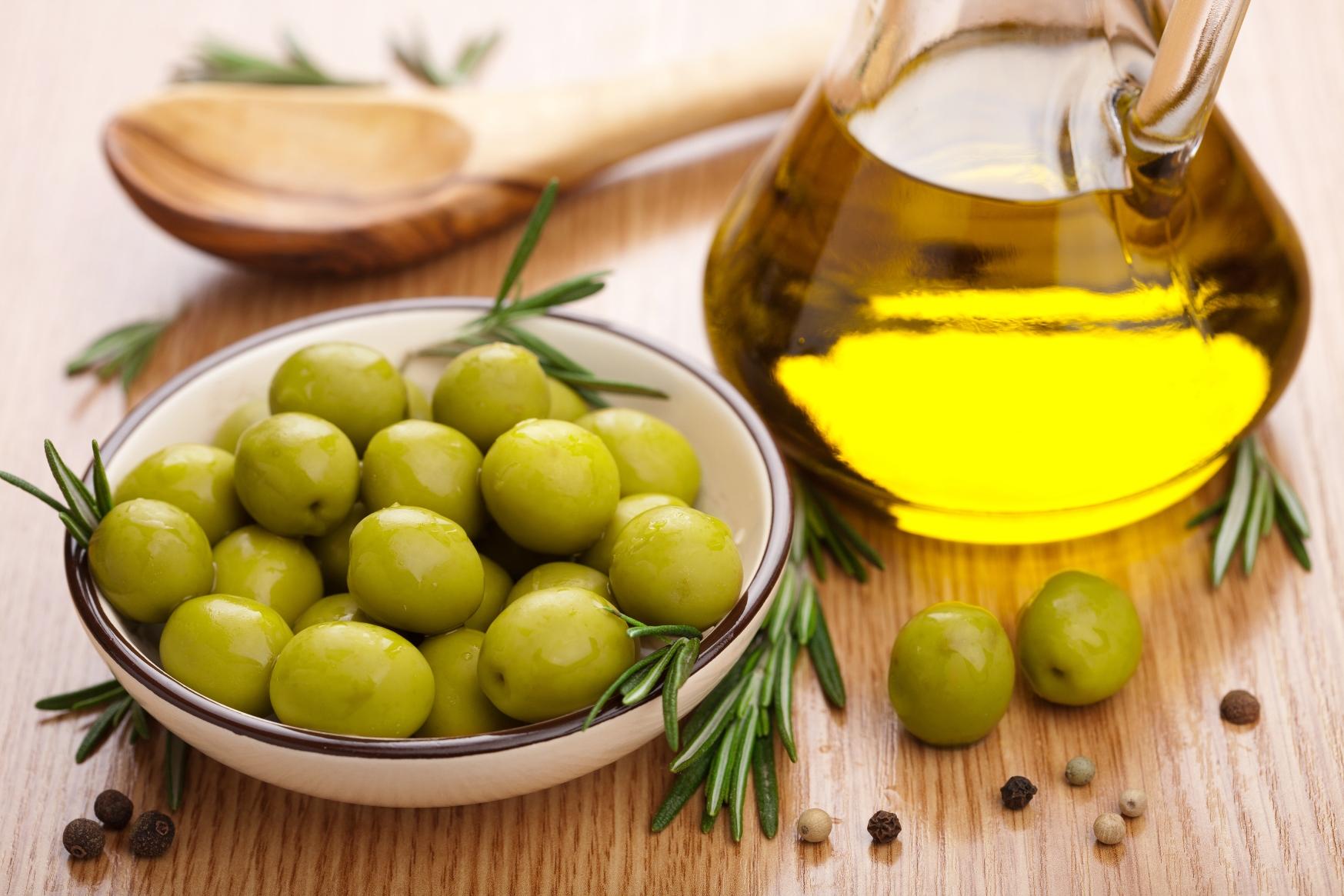 Оливковое масло: польза и вред для организма, применение, рецепты