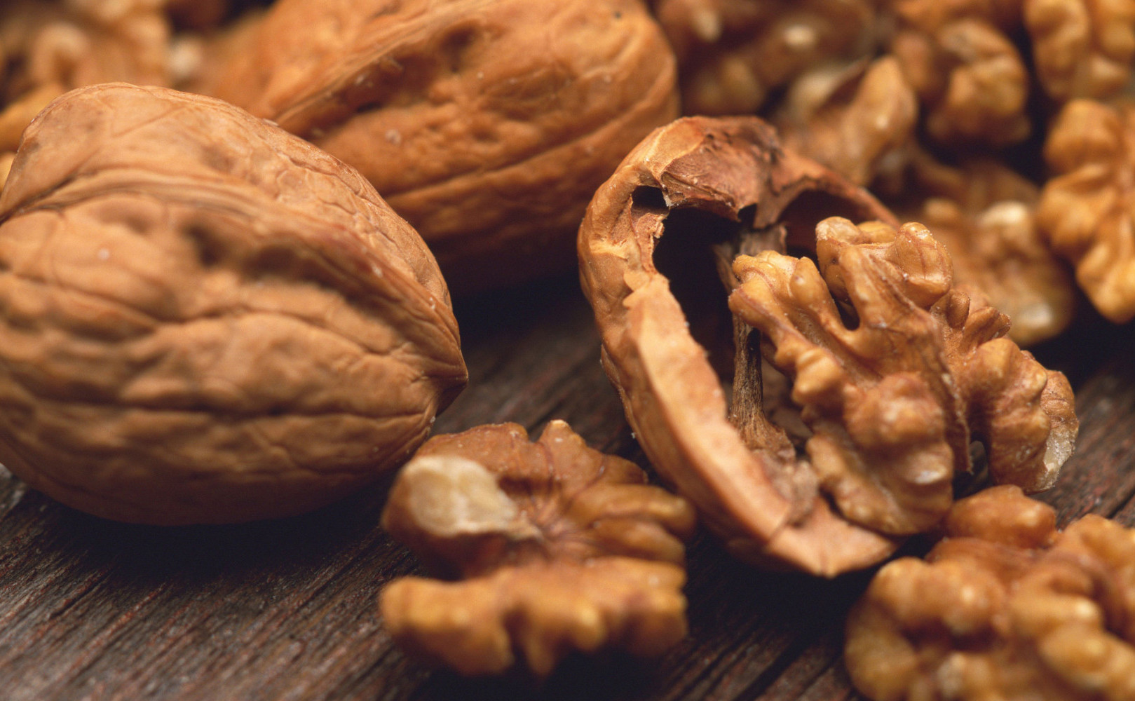 Что содержится в грецких орехах и какова их энергетическая ценность?