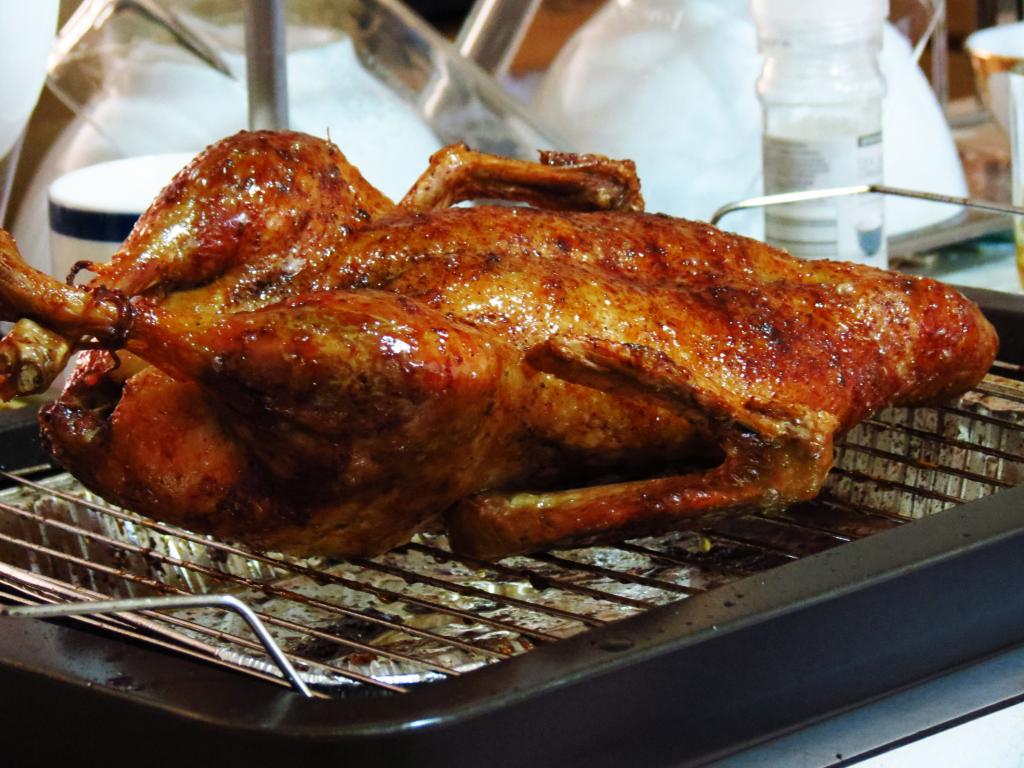 Можно ли копченую курицу. копченая грудка: калорийность, польза и вред. лучшие диетические салаты с куриной грудкой. вред копченой курицы и противопоказания