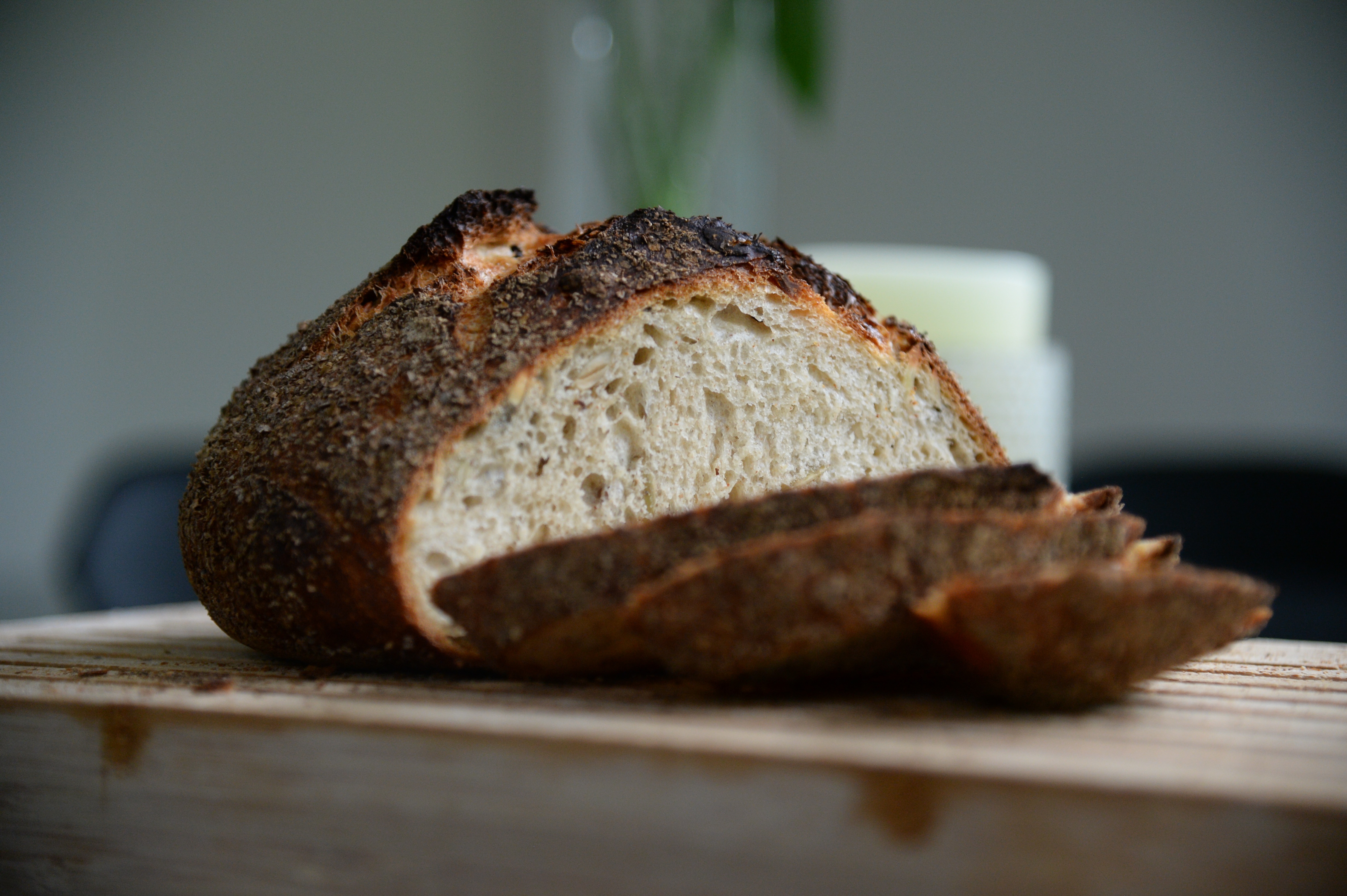 Белый, бездрожжевой, зерновой: какой хлеб самый полезный